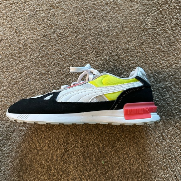 Puma sneakers (worn once) size 11 - Picture 3 of 7